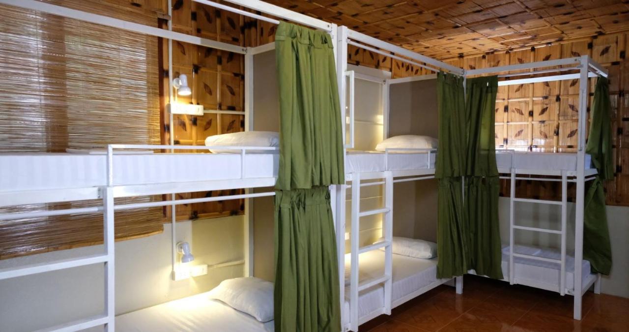 Mad Monkey Hostel *