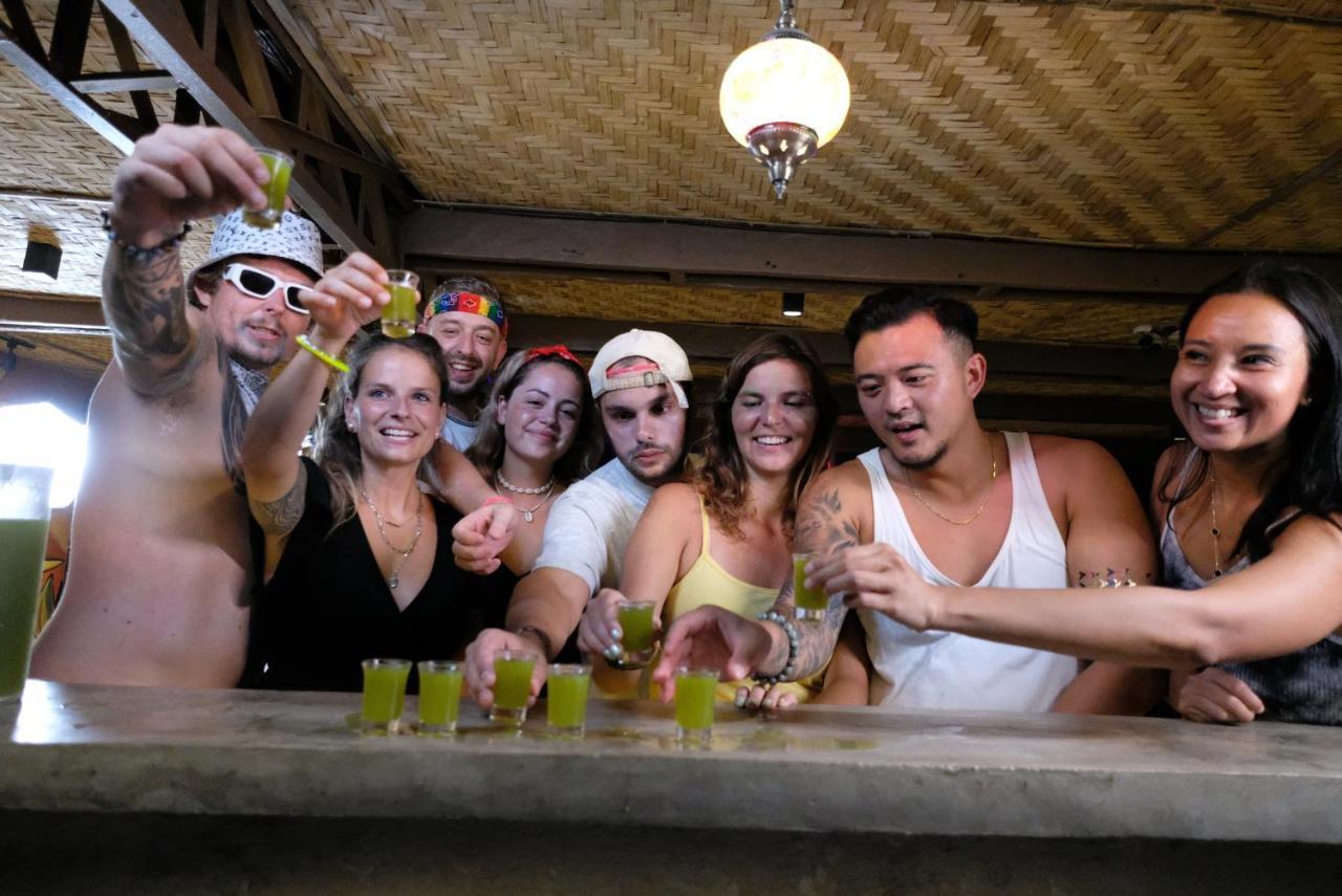 Mad Monkey Hostel *